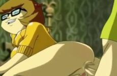 Velma Dinkley de Scooby-Doo hentai se fait sodomiser