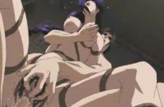 Fille sauvage se fait défoncer sa chatte humide