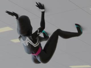 Spider Girl twerk dans sa tenue moulante, au plafond