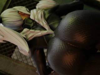 Black Cat twerk dans une combinaison moulante