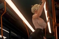 Blonde aux formes généreuses dans le train