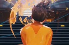 Tracer fait sa gym en combinaison dans Overwatch