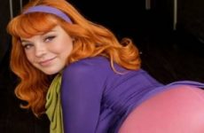 Daphne Blake en collant et culotte dans Scooby-Doo