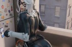 Focus sur les belles fesses de Black Cat qui twerk