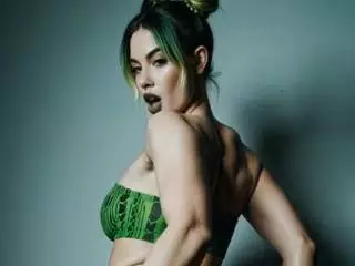 Jolyne Cujoh avec un gros cul dans une vidéo ecchi IA