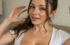 Femme aux gros seins sexy générée par IA