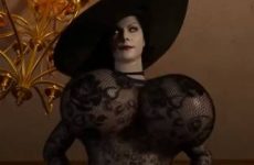 Alcina remue ses très gros seins dans RE Village