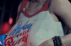 Les gros seins de Harley Quinn version ecchi