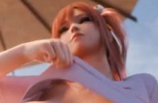 Honoka de DOAX à la plage dans son micro bikini